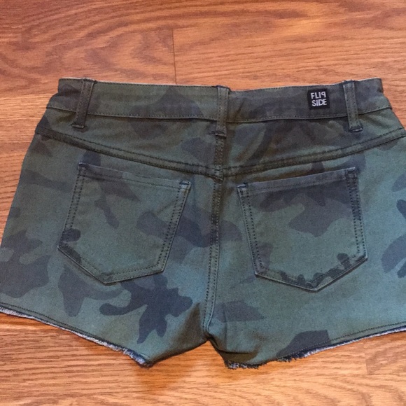 Flip Side Camo/Bleach Washed Reservable Stretch Low Rise Short - Picture 3 of 6